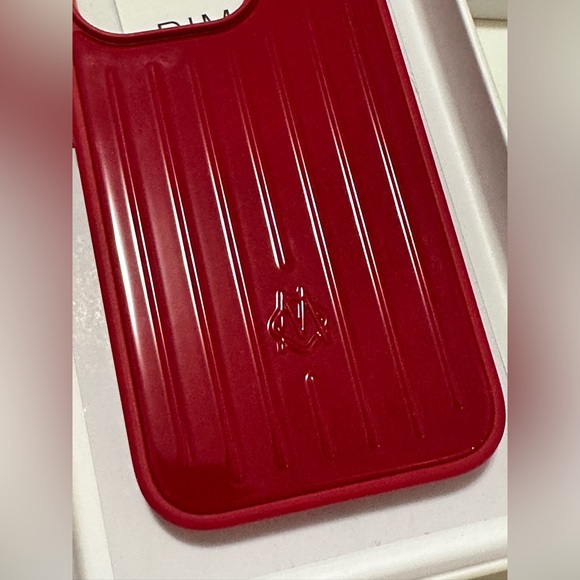 Rimowa iphone case compatible for iPhone 15 Pro Raspberry - Picture 2 of 8